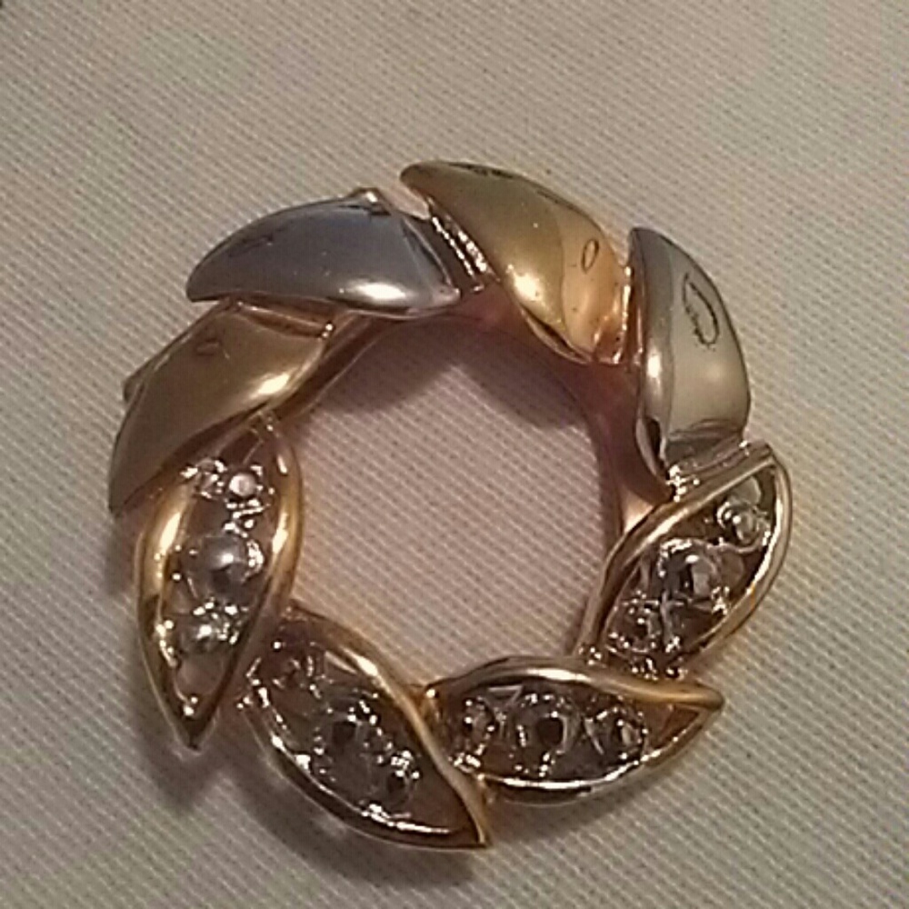Vintage Silver & Gold Wreath Scarf Clip. EUC